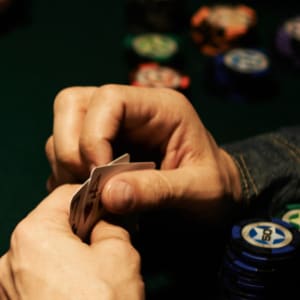 Les positions de la table de poker expliquées